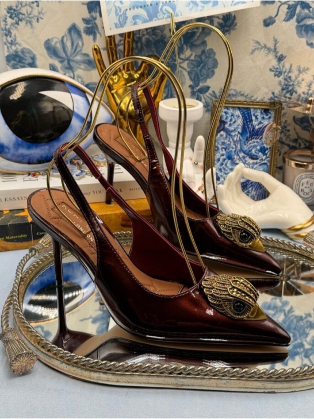 🆕 KURT GEIGER LONDON 🧿 NWOB Belsize Large Eagle Slingback Heels, Wine Patent
